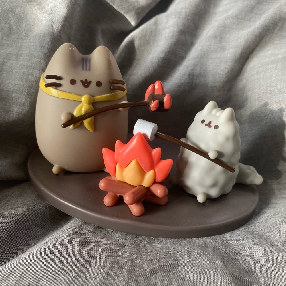 Pusheen Box Exclusive Campfire Pusheen Vinyl Figure